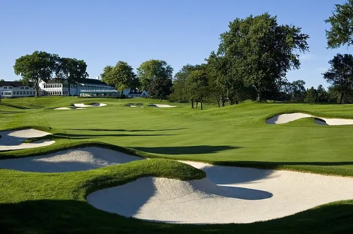 How to Overcome Water Obstacles on a Golf Course